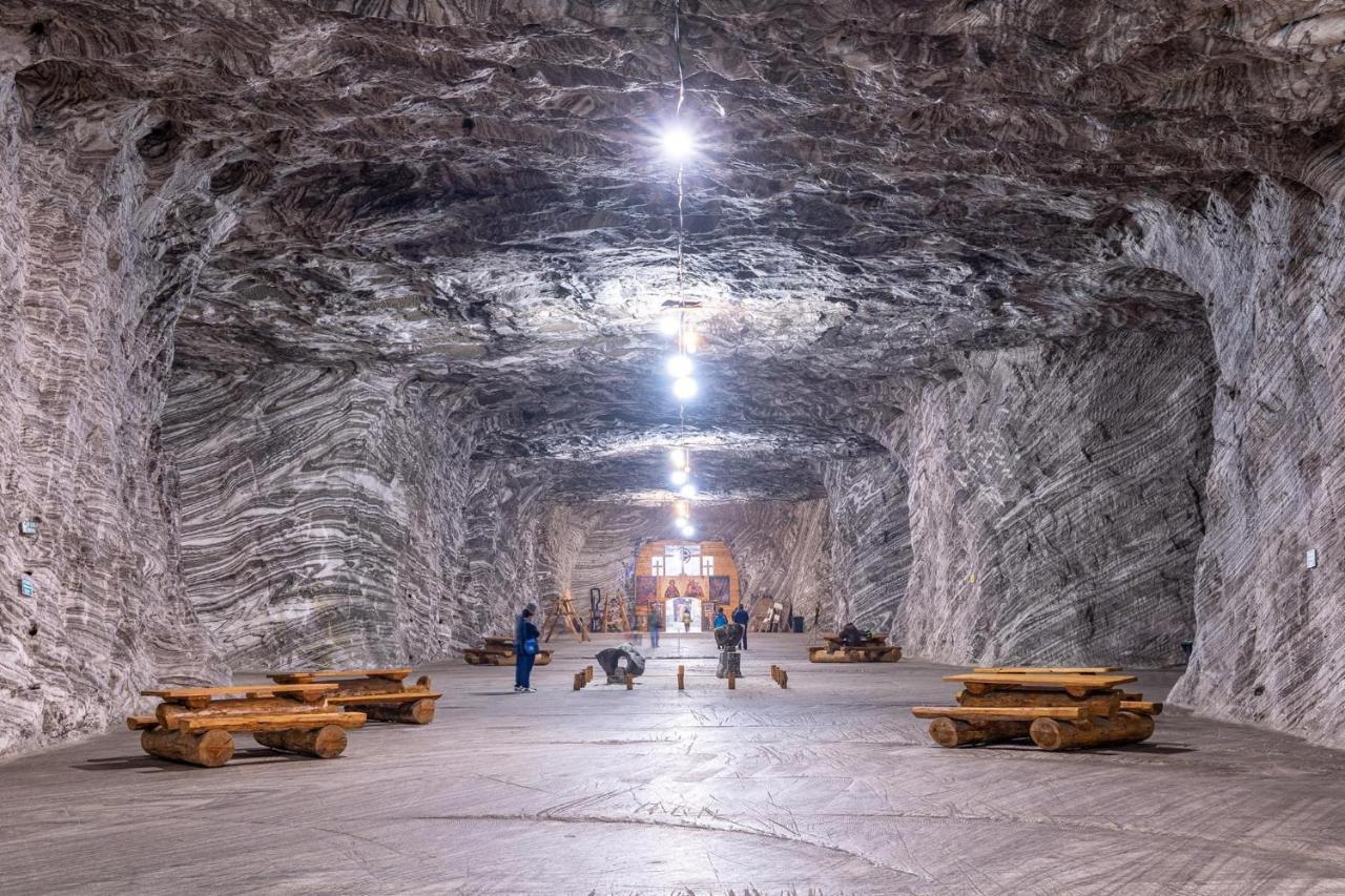 Pensiunea Lui Calin Ocnele Mari Esterno foto
